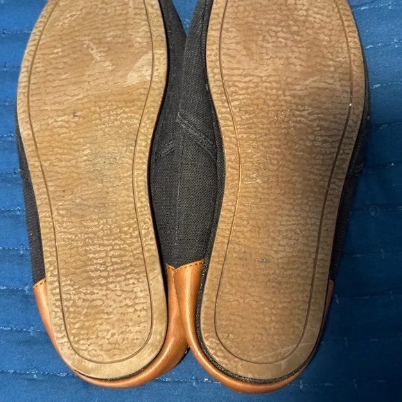 APT9 Black and Tan Slip-On Shoes - Picture 3 of 4